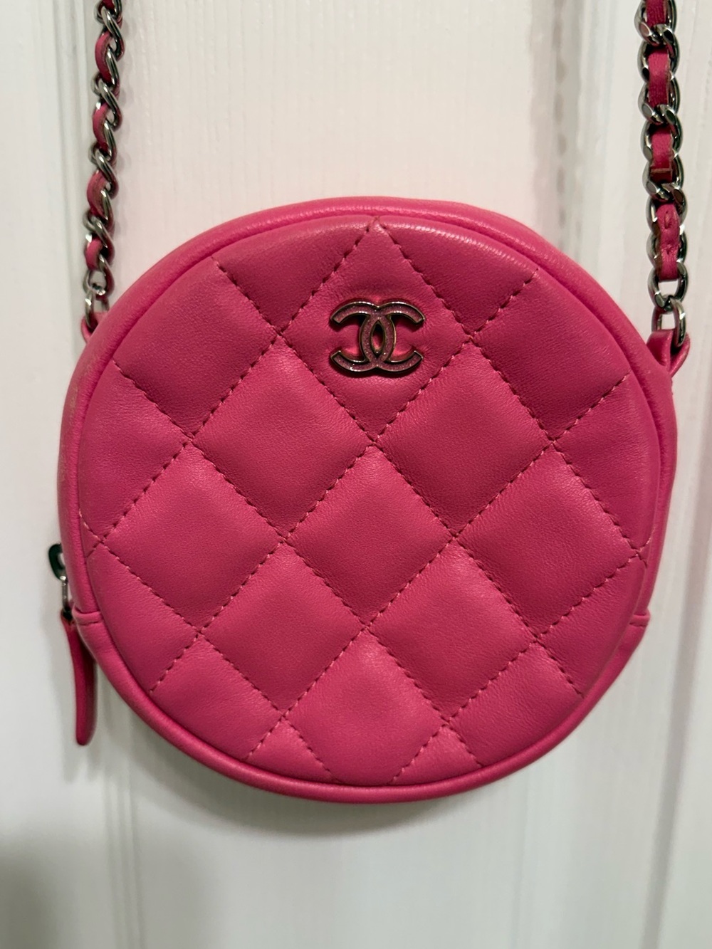 *Authentic* CHANEL - Leather Quilted Crossbody Bag w/ COA - Picture 4 of 16